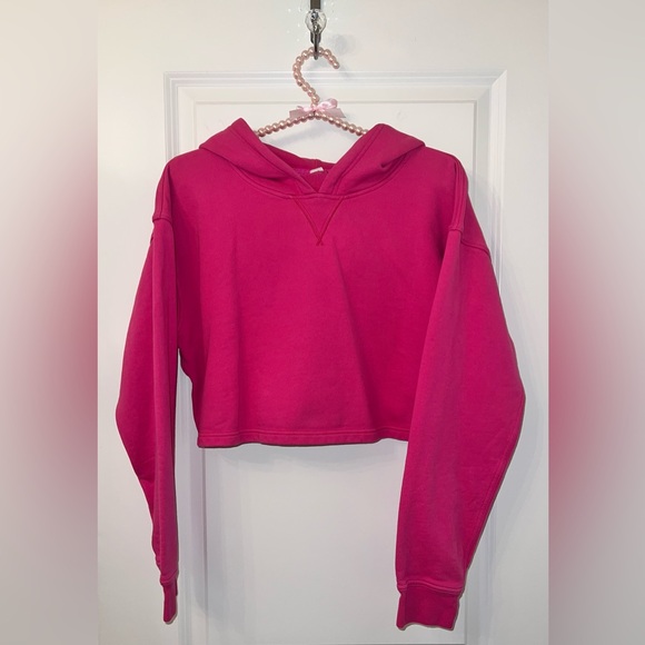 lululemon athletica Tops - Lululemon Athletica Fuchsia Cropped Hoodie